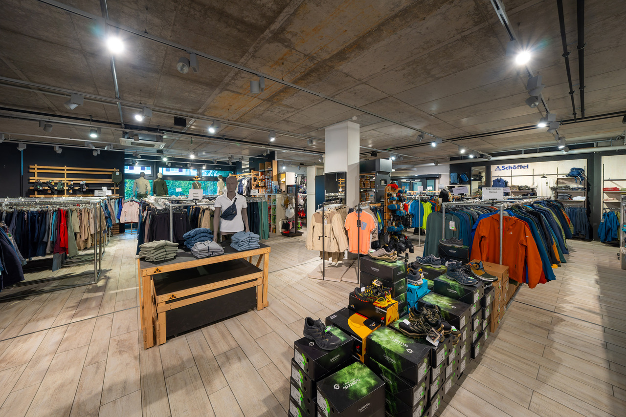 637m² shop