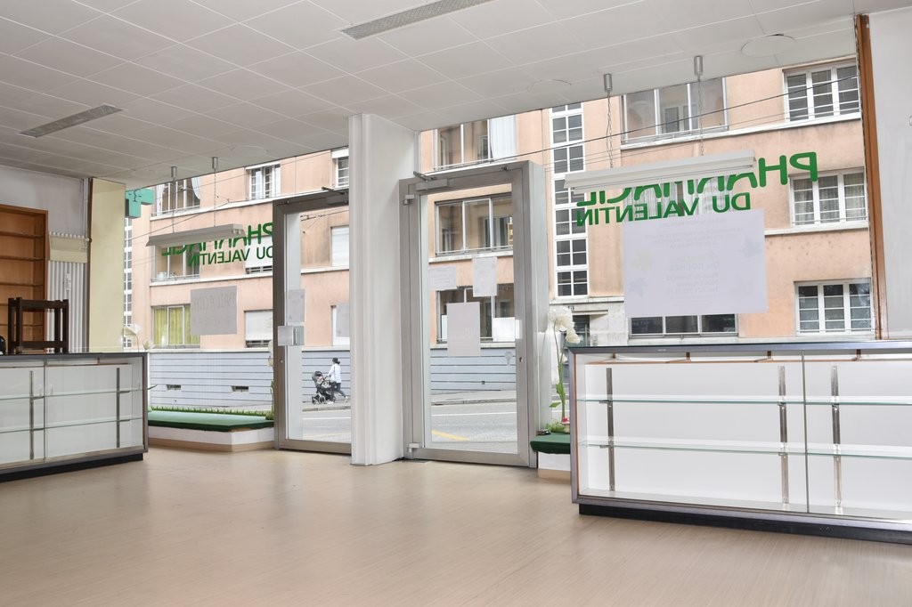 162m² shop
