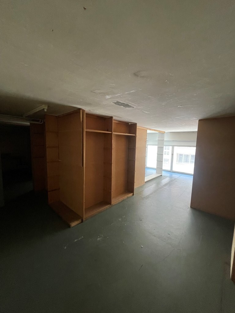 162m² shop