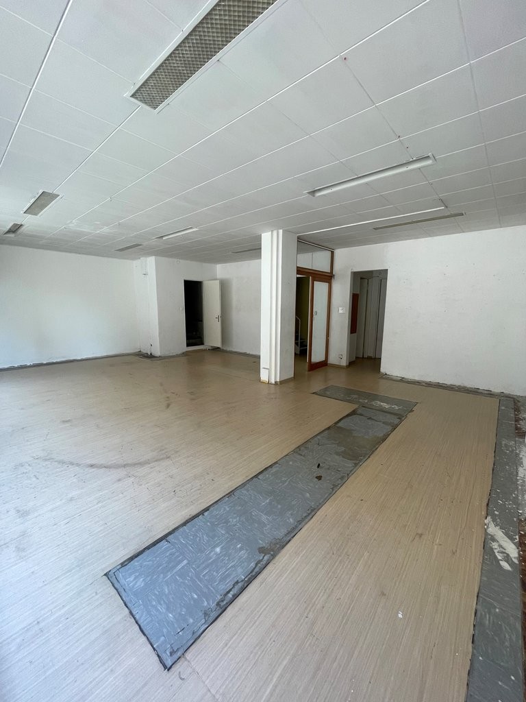 162m² shop