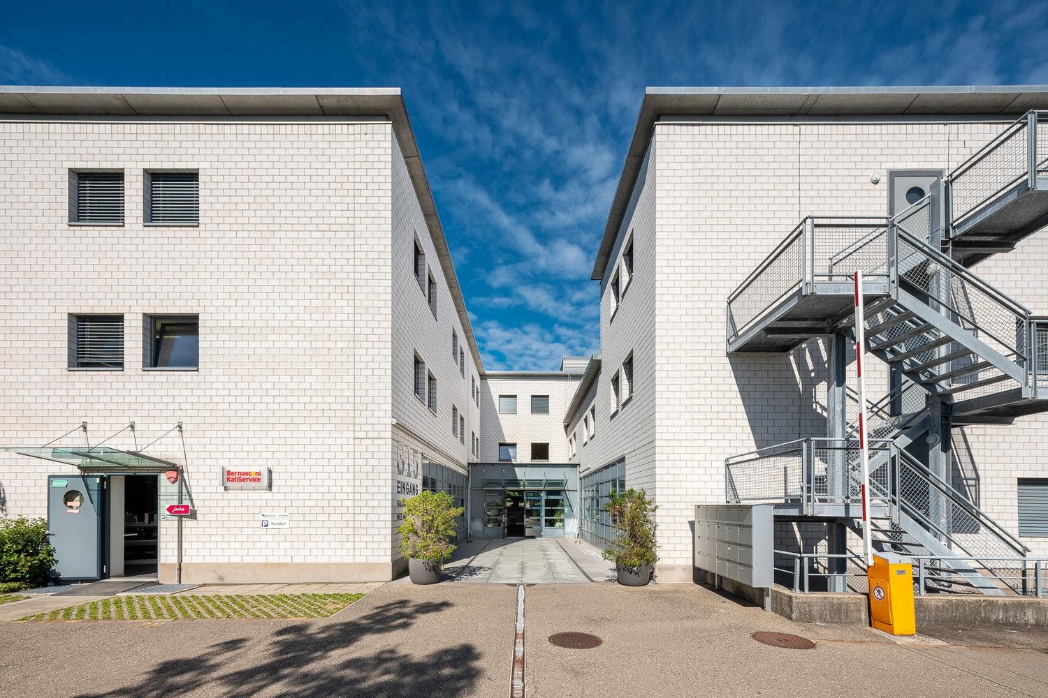 532m² commercial