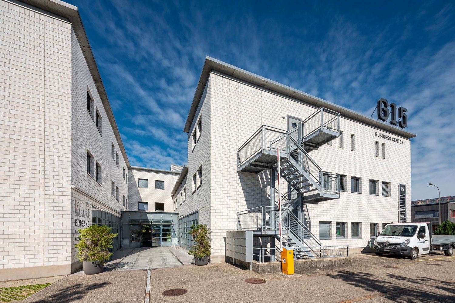 532m² commercial