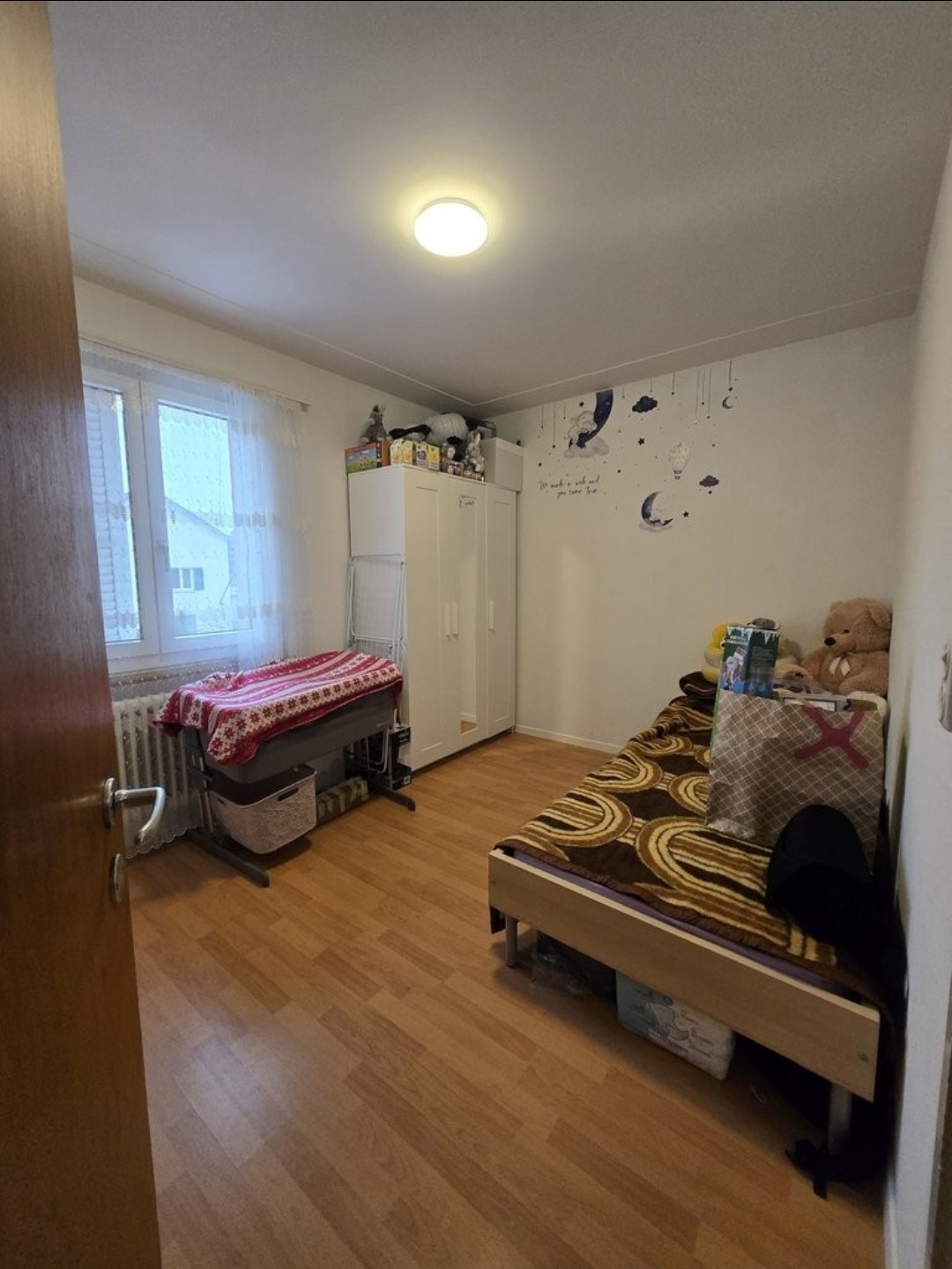 Chambre en colocation ou reprise de bail pour appartement semi-meublé

Description
Appartement semi-meublé idéal pour une colocation ou pour une reprise complète de bail. Grande intimité, car le bailleur ne réside pas dans l'appartement.

Répartition : 2 pièces, salon, cuisine séparée, salle de bain