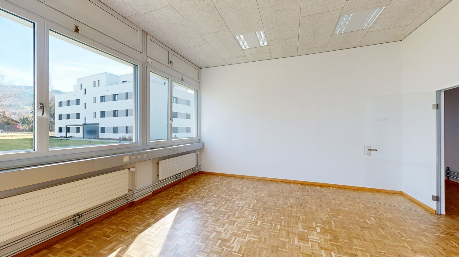 282m² office