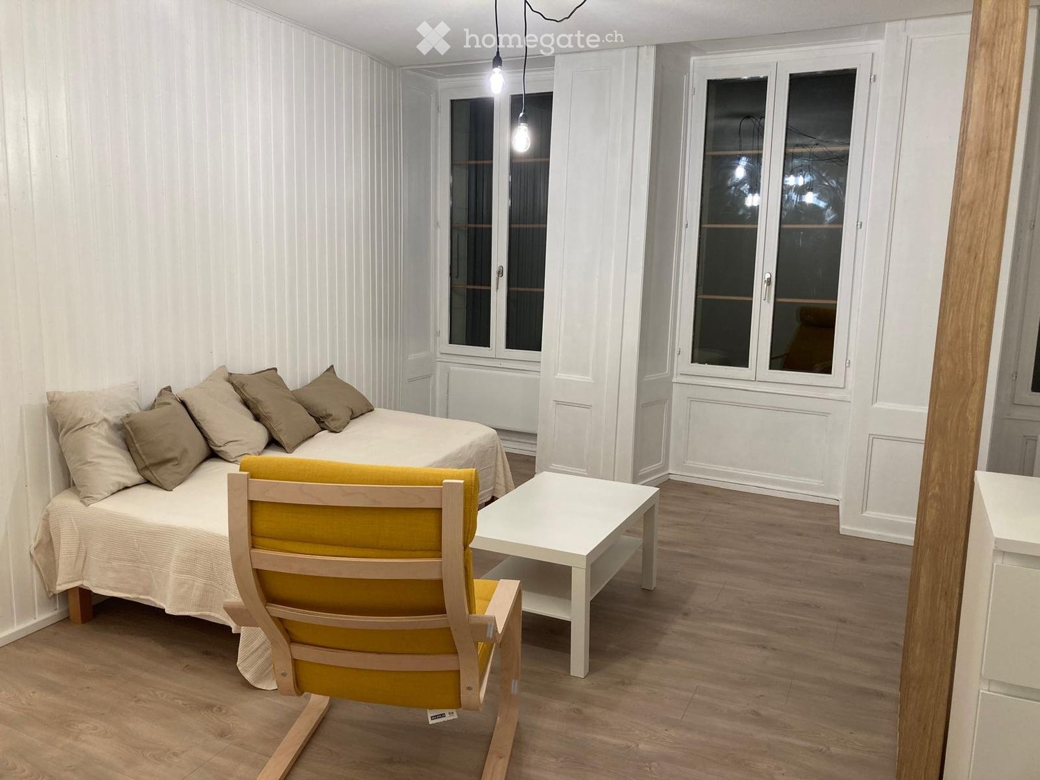 Studio meublé à louer à Moudon.
Idéalement placé au centre de Moudon. Très récemment rénové.
Libre 31/12/2026. Possibilité de déménagement plus tôt selon accord.
Loyer 1100 CHF charges comprises.