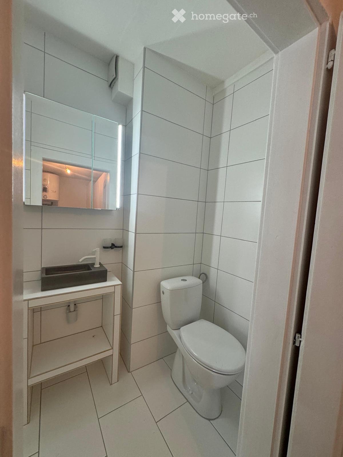 Studio meublé à louer à Moudon.
Idéalement placé au centre de Moudon. Très récemment rénové.
Libre 31/12/2026. Possibilité de déménagement plus tôt selon accord.
Loyer 1100 CHF charges comprises.