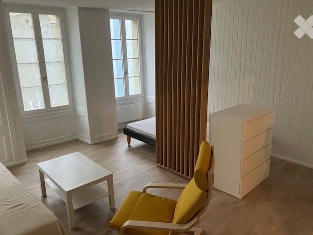 Studio meublé à louer à Moudon.
Idéalement placé au centre de Moudon. Très récemment rénové.
Libre 31/12/2026. Possibilité de déménagement plus tôt selon accord.
Loyer 1100 CHF charges comprises.