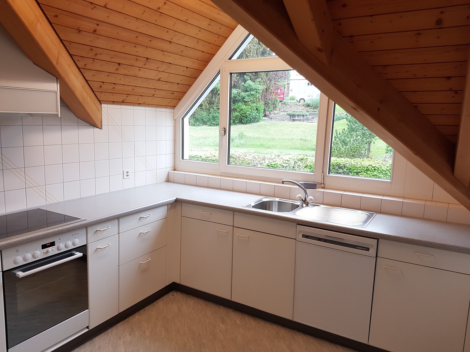 Appartement de toit de 2 pièces, photo 1 sur 10