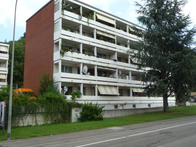 Place de parc souterrain

Nous louons des places de parking en garage souterrain pour CHF 110.00 par mois, immédiatement ou à convenir. Pour les locataires qui ne résident pas dans l'immeuble, une TVA de 8.1% sera facturée en sus.

En cas d'intérêt, vous pouvez nous contacter par téléphone.