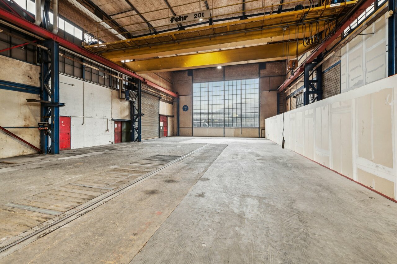 862m² commercial, photo 1 sur 9