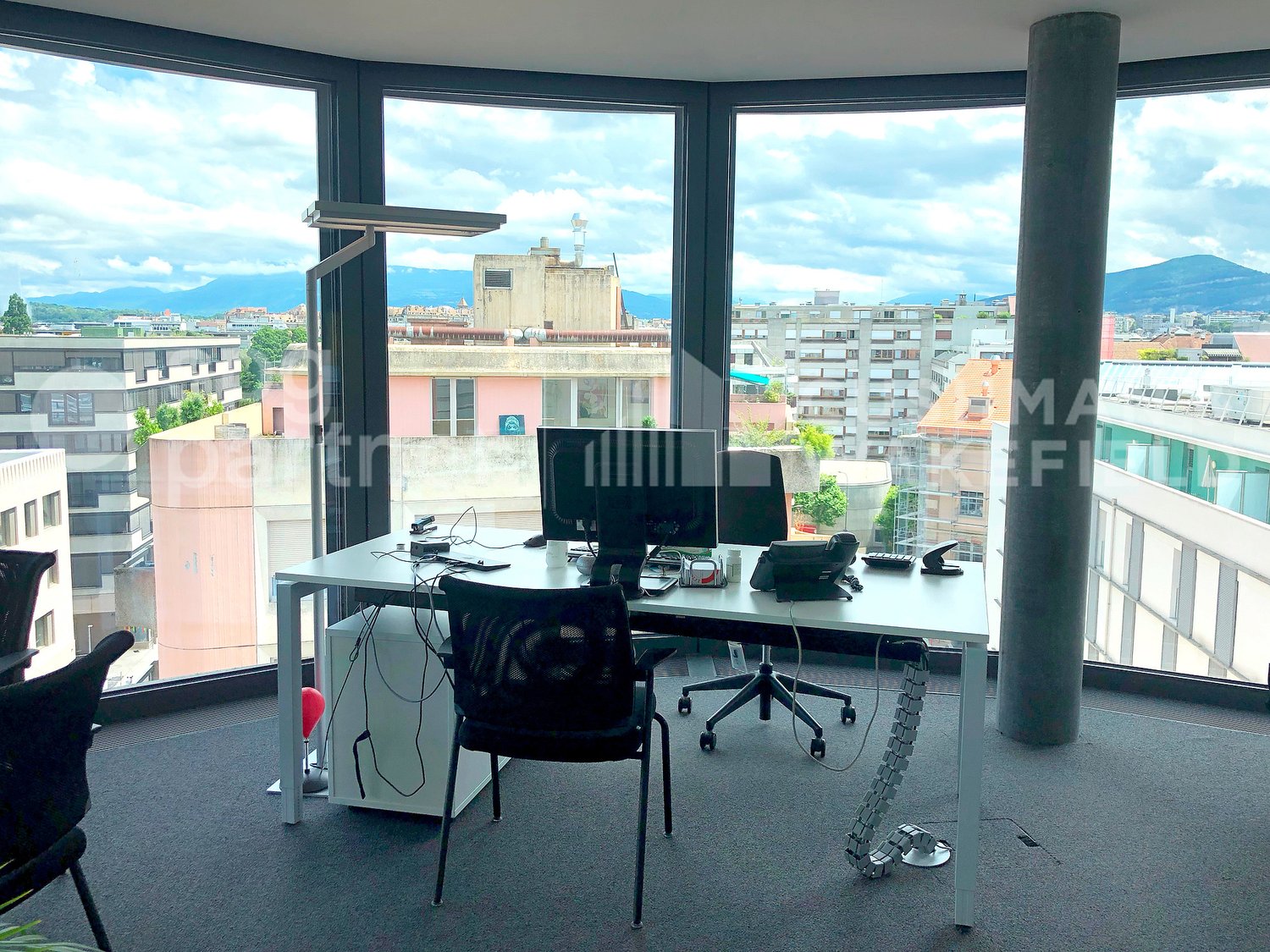 900m² office