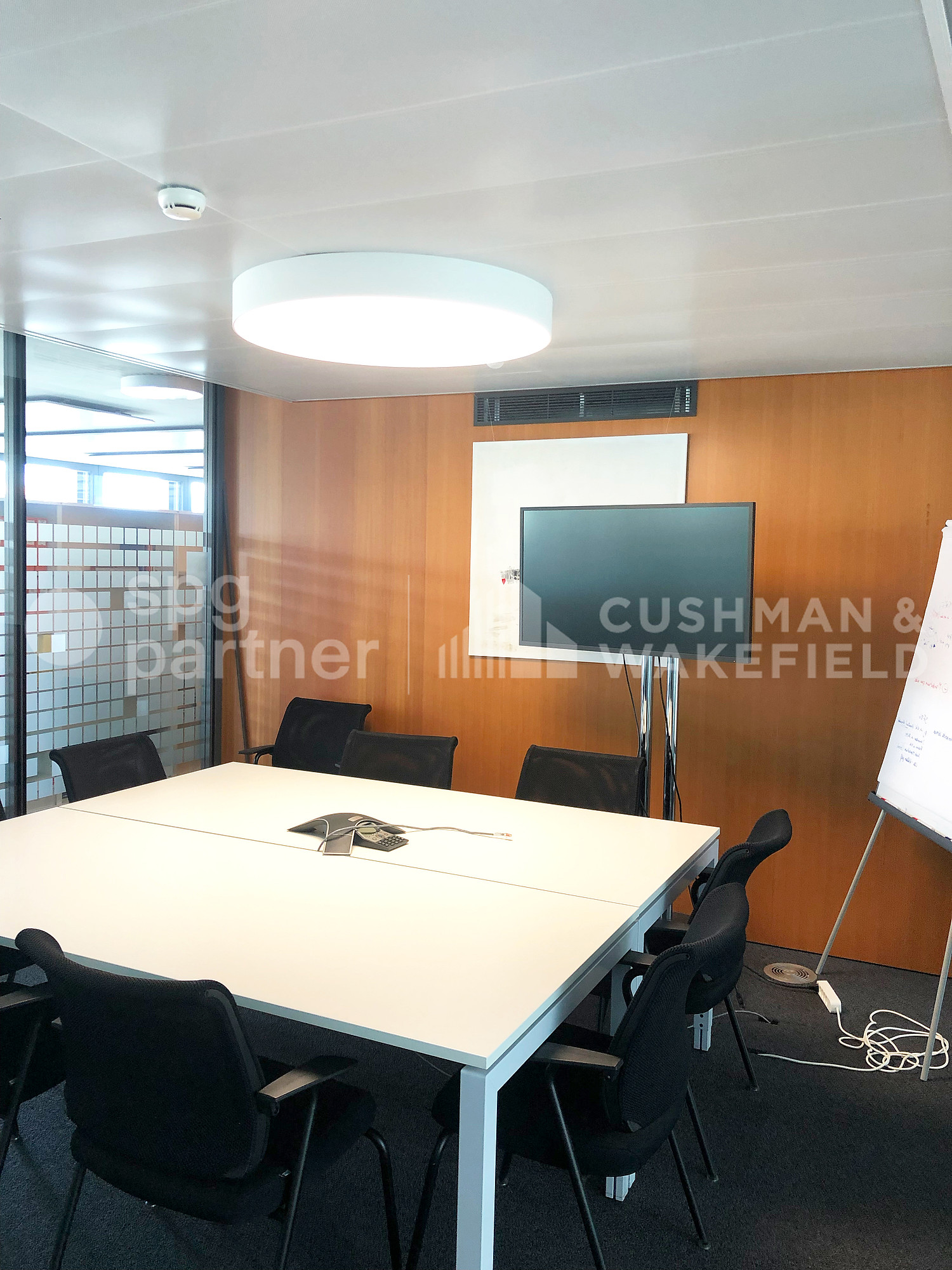 900m² office