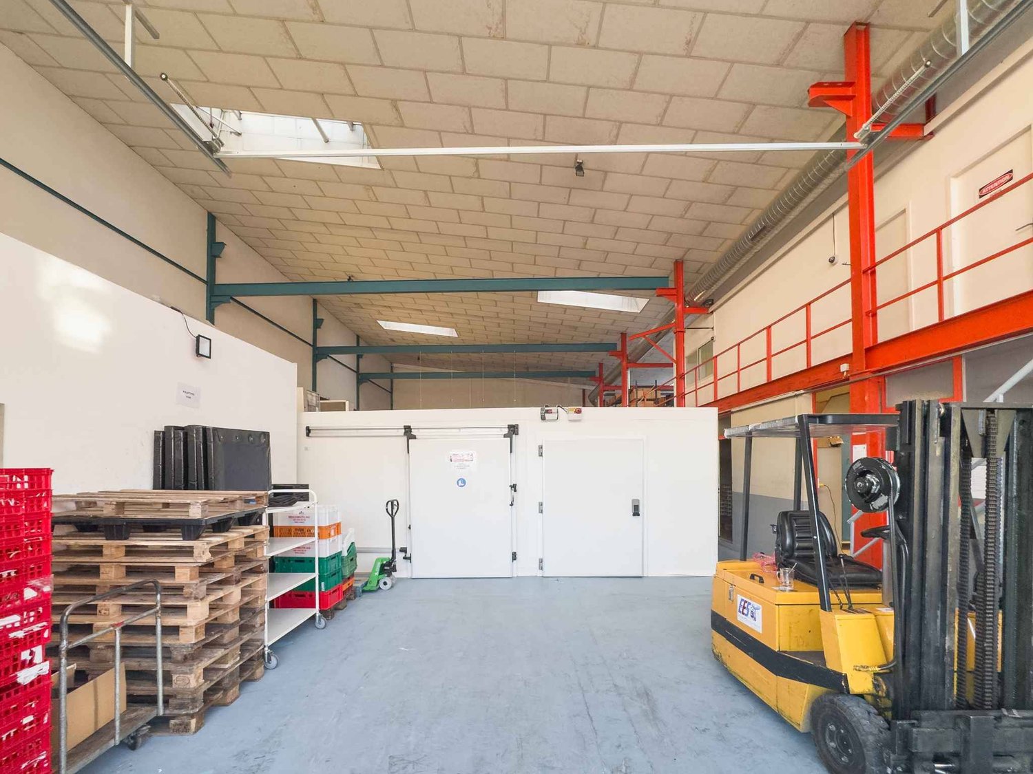 650m² commercial, photo 1 sur 9