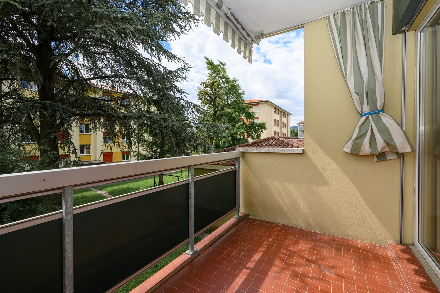 5 rooms apartment