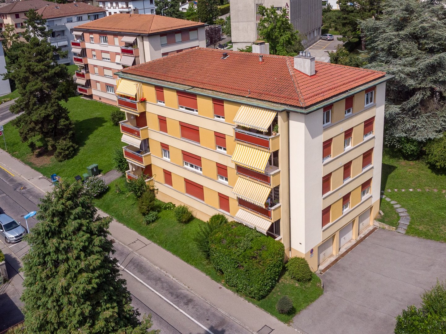 5 rooms apartment