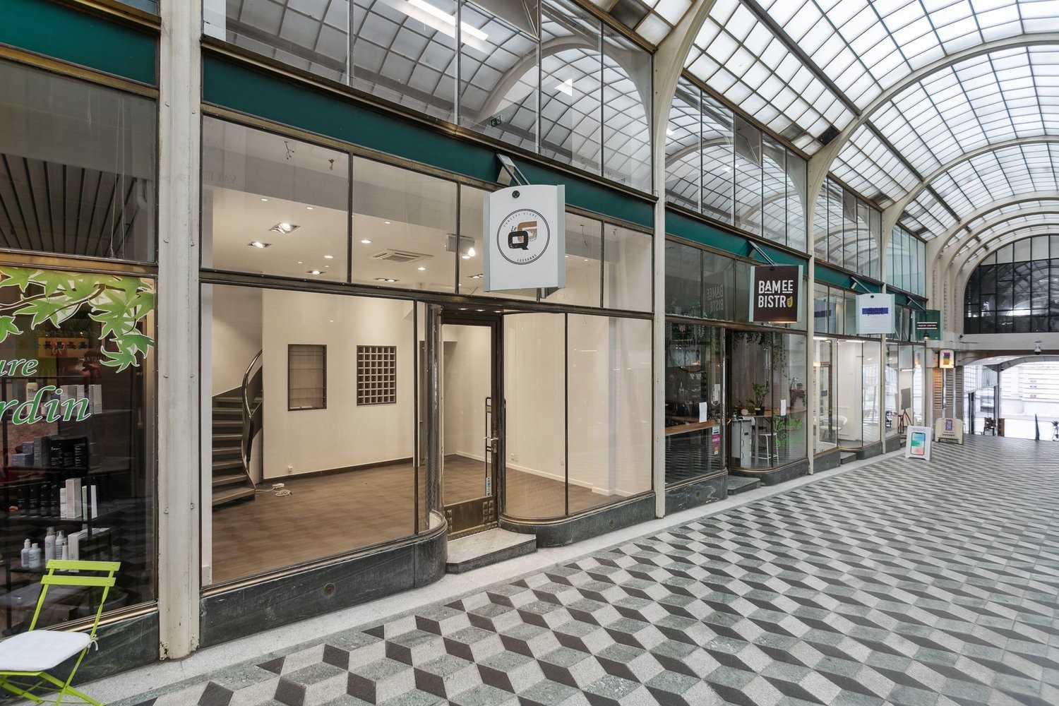 165m² shop, photo 1 sur 9