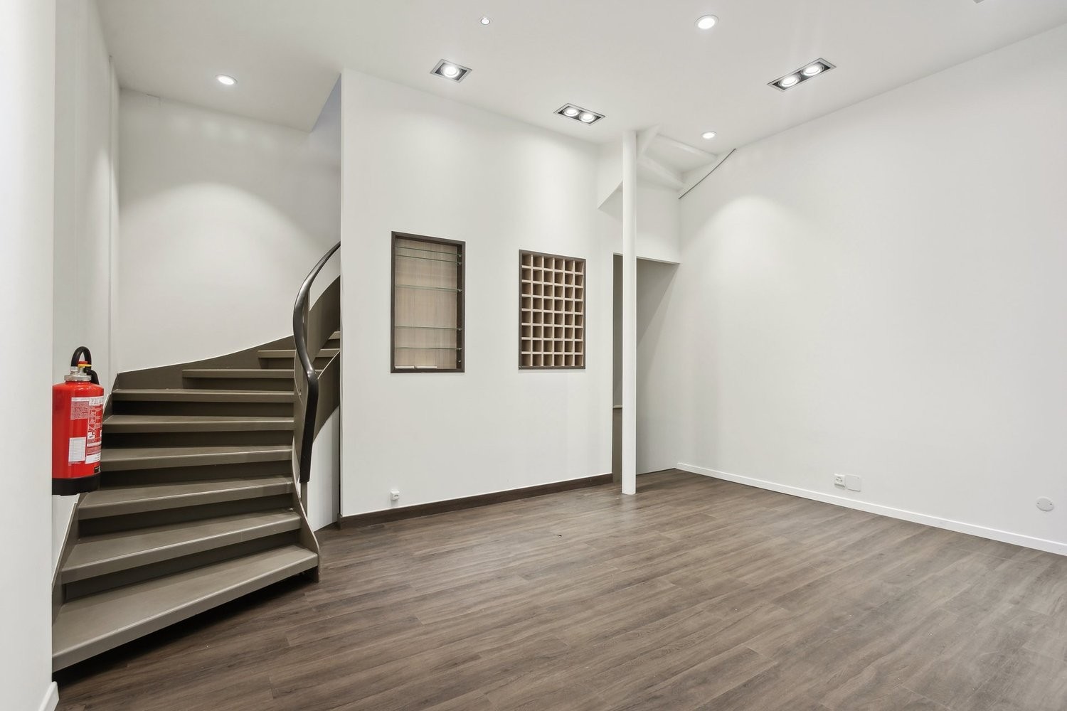 165m² shop, photo 2 sur 9