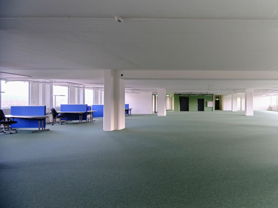 699m² bureau