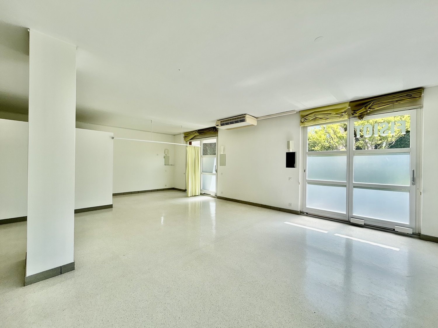 148m² bâtiment résidentiel / commercial
