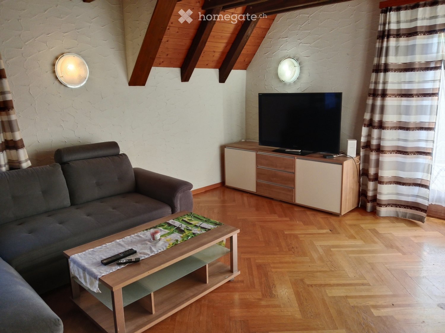 Chambre meublée incluant le chauffage et les charges, la cuisine, le balcon et la salle de bain doivent être partagés avec d'autres locataires.