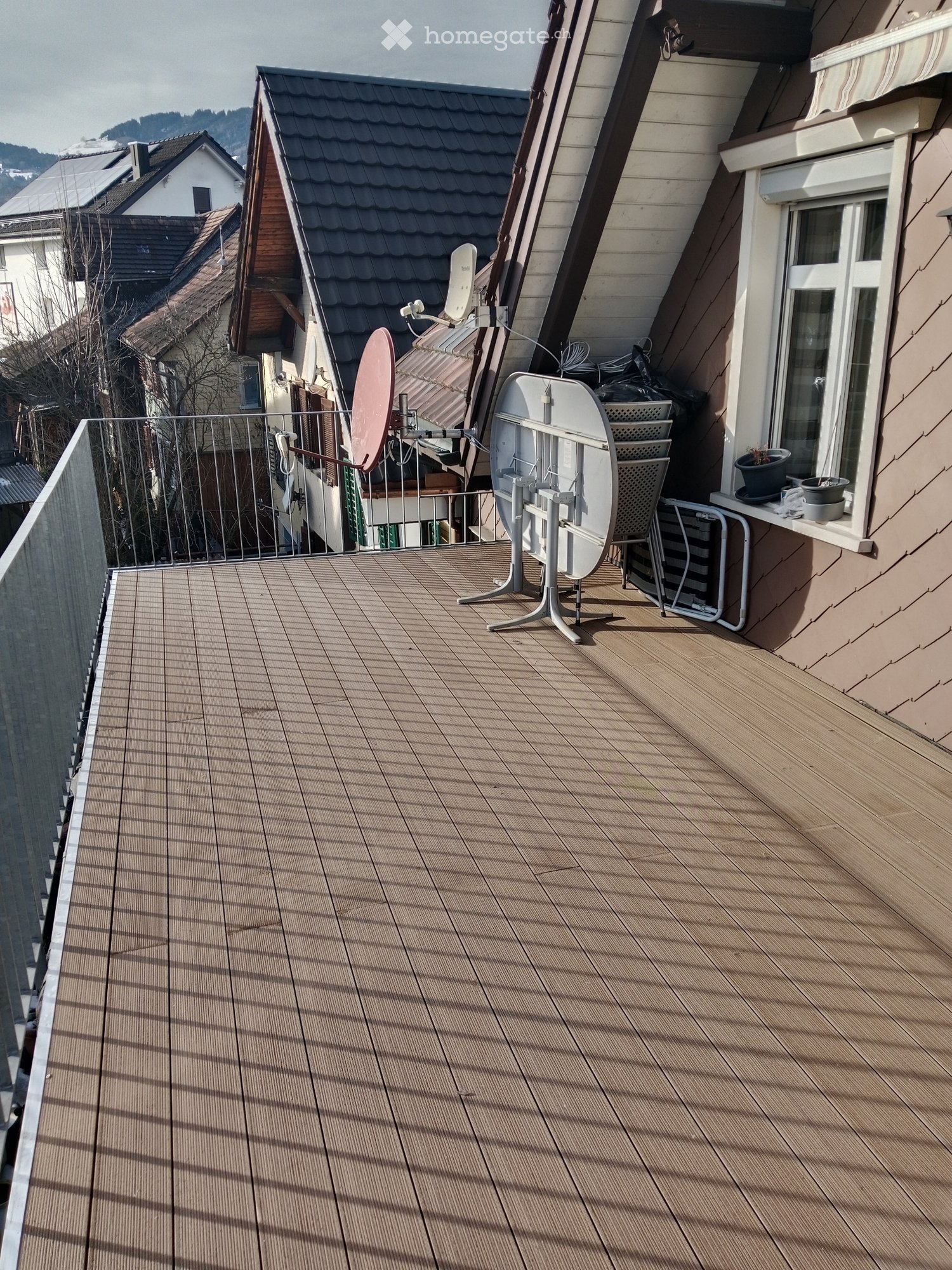 Chambre meublée incluant le chauffage et les charges, la cuisine, le balcon et la salle de bain doivent être partagés avec d'autres locataires.