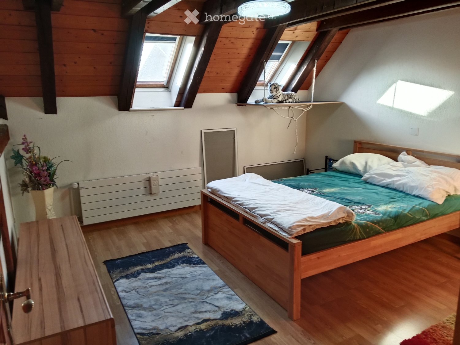 Chambre meublée incluant le chauffage et les charges, la cuisine, le balcon et la salle de bain doivent être partagés avec d'autres locataires.