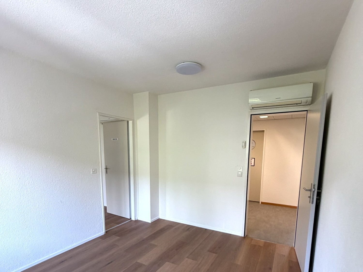 bureau de 12m², photo 1 sur 5