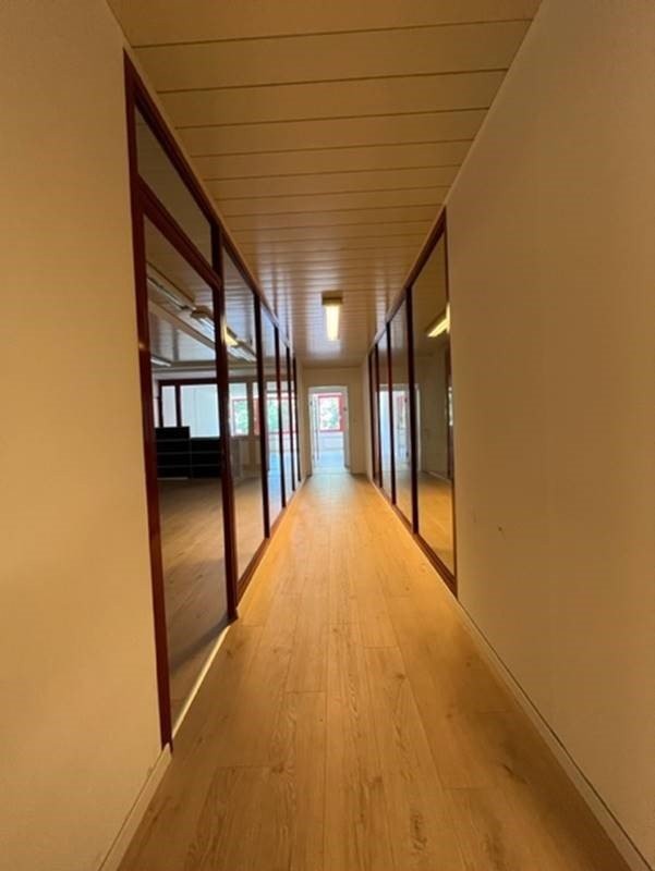 246m² office