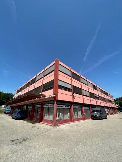 246m² office