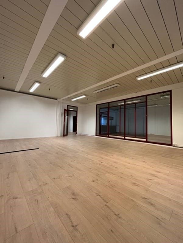 246m² office