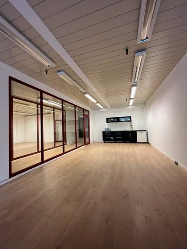 246m² office