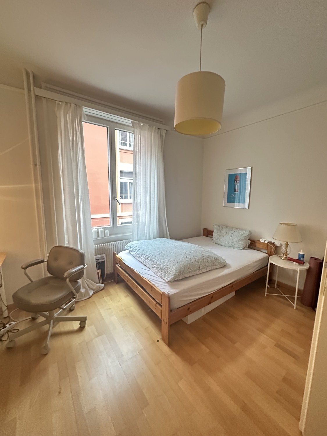 Chambre en colocation

Salut toi ! Tu es actuellement à la recherche d'une chambre en colocation ? Je loue ma magnifique chambre avec mes colocataires adorés à partir du 1 octobre. Si tu cherches quelque chose à court terme, c'est parfait ! L'appartement se trouve à 10 minutes à pied de l'ETH et de , photo 2 sur 5
