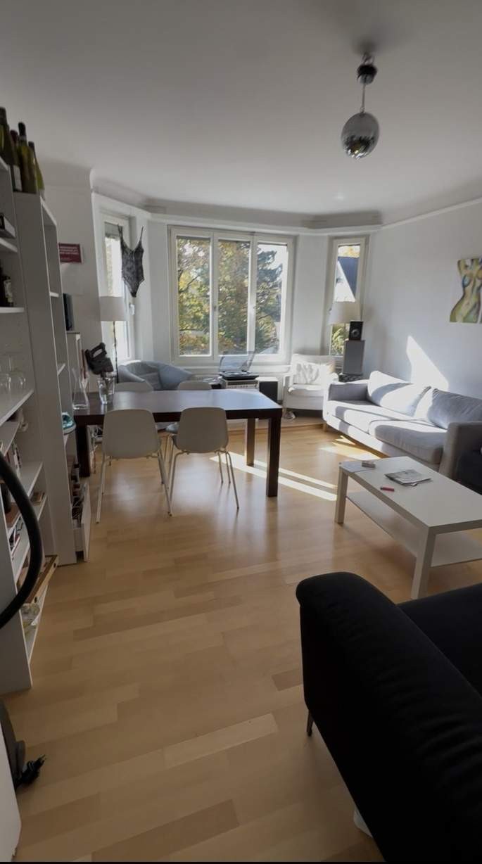 Chambre en colocation

Salut toi ! Tu es actuellement à la recherche d'une chambre en colocation ? Je loue ma magnifique chambre avec mes colocataires adorés à partir du 1 octobre. Si tu cherches quelque chose à court terme, c'est parfait ! L'appartement se trouve à 10 minutes à pied de l'ETH et de , photo 4 sur 5