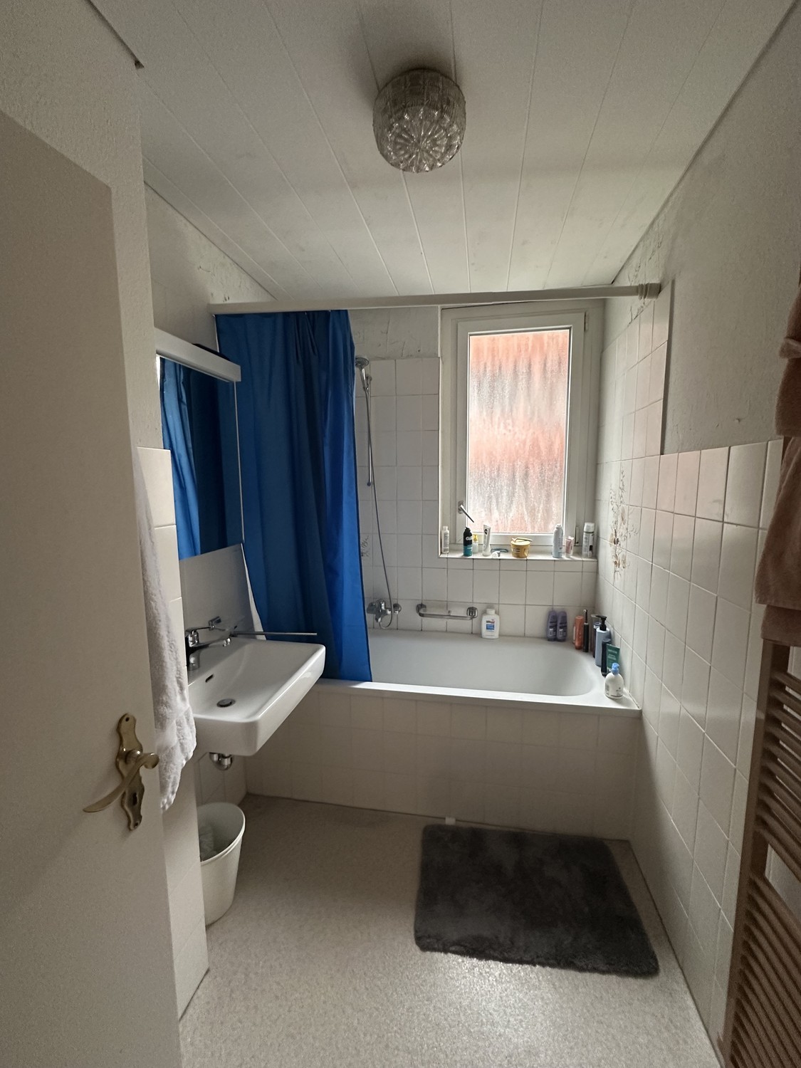 Chambre en colocation

Salut toi ! Tu es actuellement à la recherche d'une chambre en colocation ? Je loue ma magnifique chambre avec mes colocataires adorés à partir du 1 octobre. Si tu cherches quelque chose à court terme, c'est parfait ! L'appartement se trouve à 10 minutes à pied de l'ETH et de , photo 3 sur 5