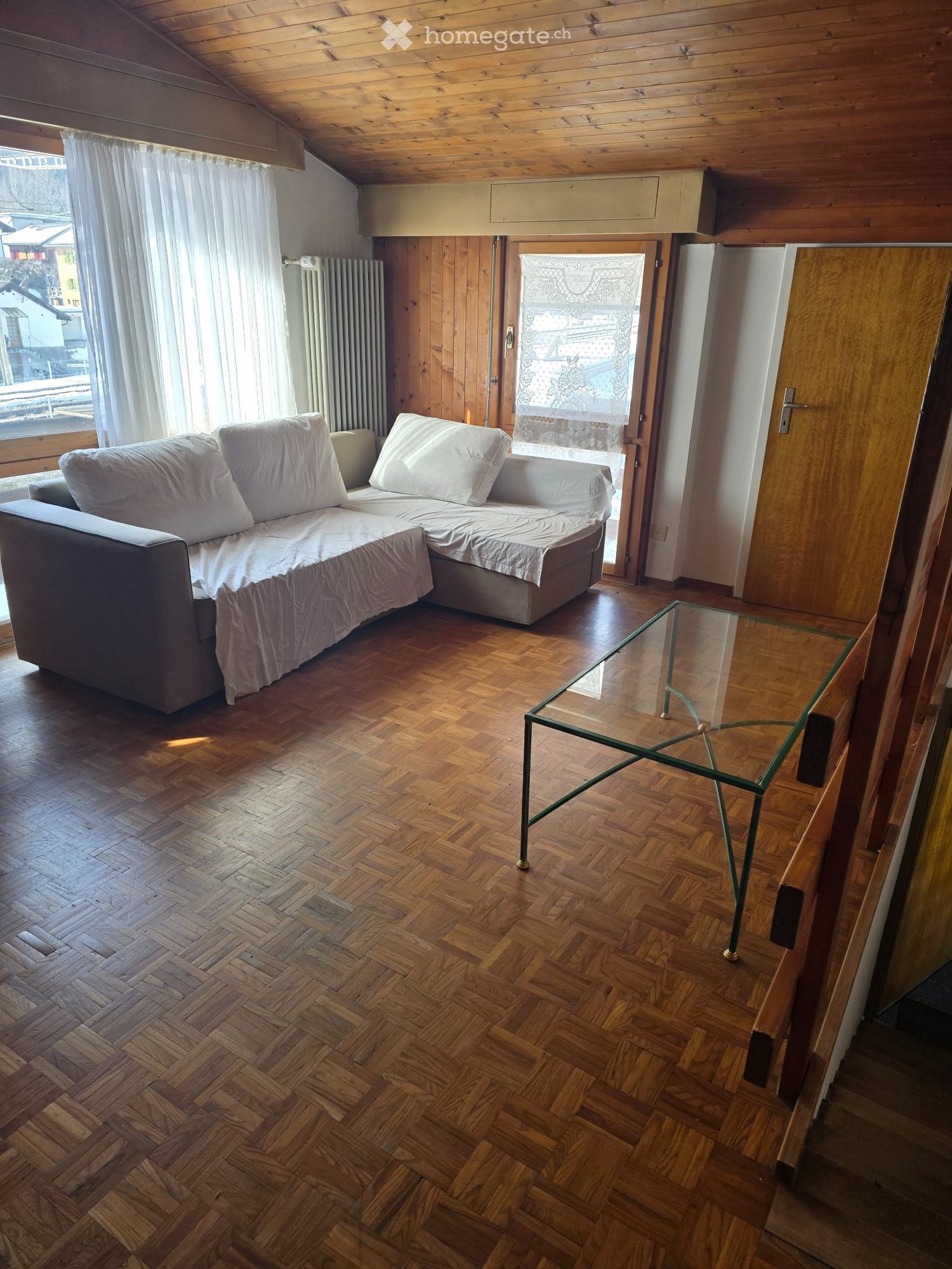 Appartement de 4 pièces

A louer dès le 01.12.2026 appartement à Ambri avec cuisine ouverte sur le séjour, deux chambres à coucher, salle de bain, et une autre chambre sous les combles. Loyer CHF 1'050.- + CHF 100.- d'acompte de charges. Grenier, cave et buanderie à disposition. Place de parc extéri, photo 2 sur 5