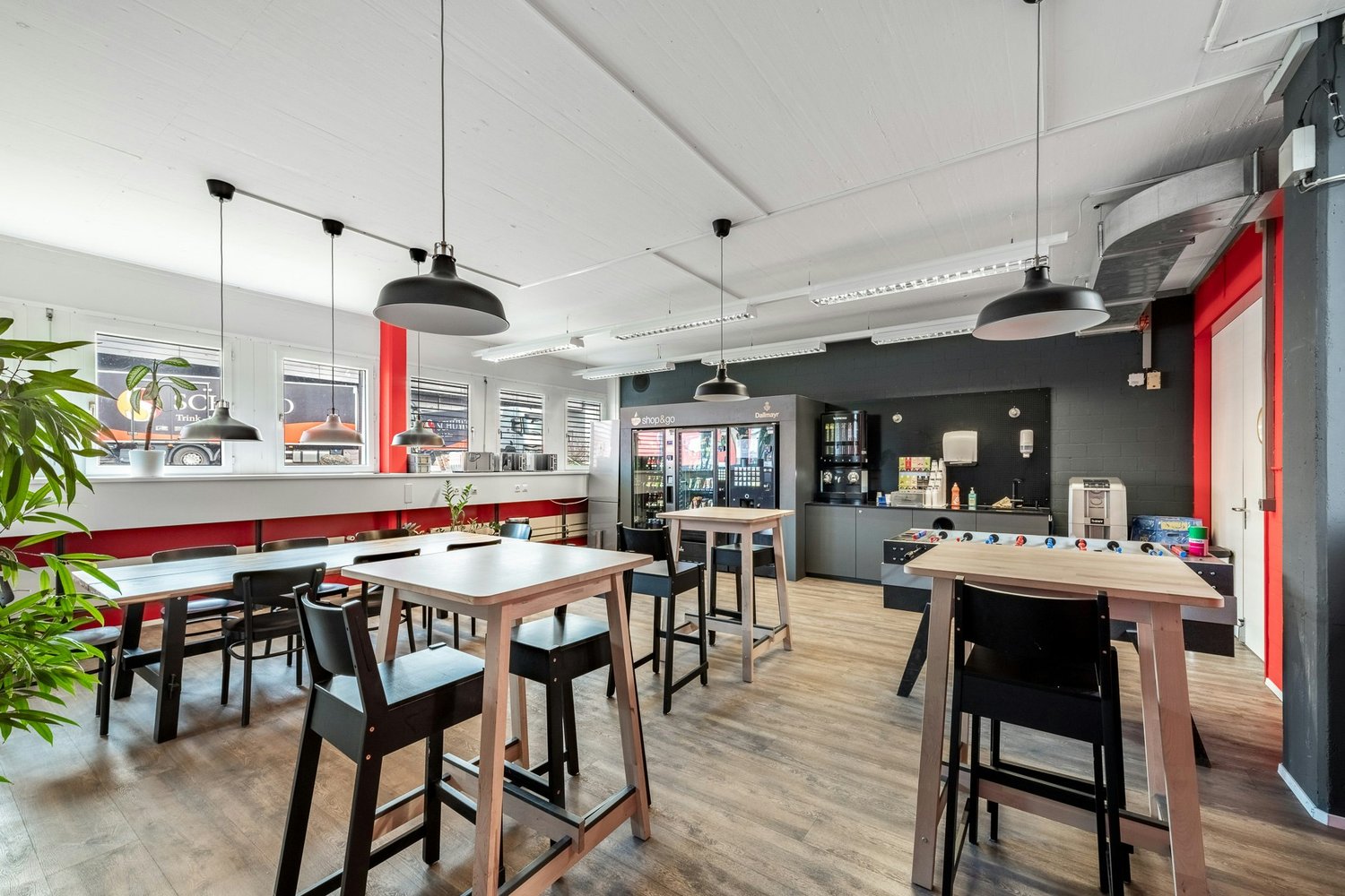 1010m² office