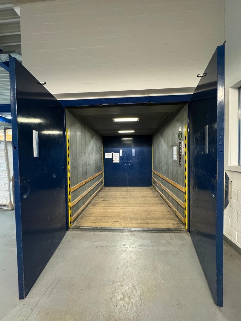 605m² commercial, photo 7 sur 9