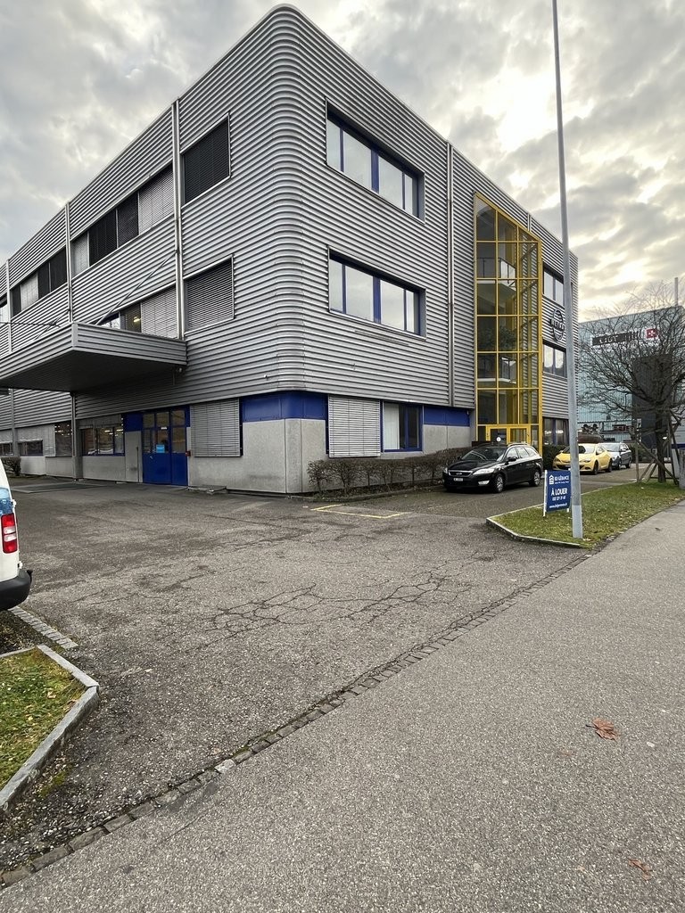605m² commercial, photo 1 sur 9