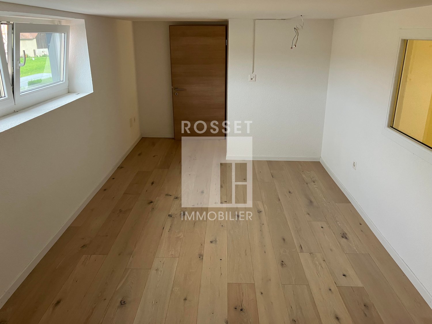 100m² shop