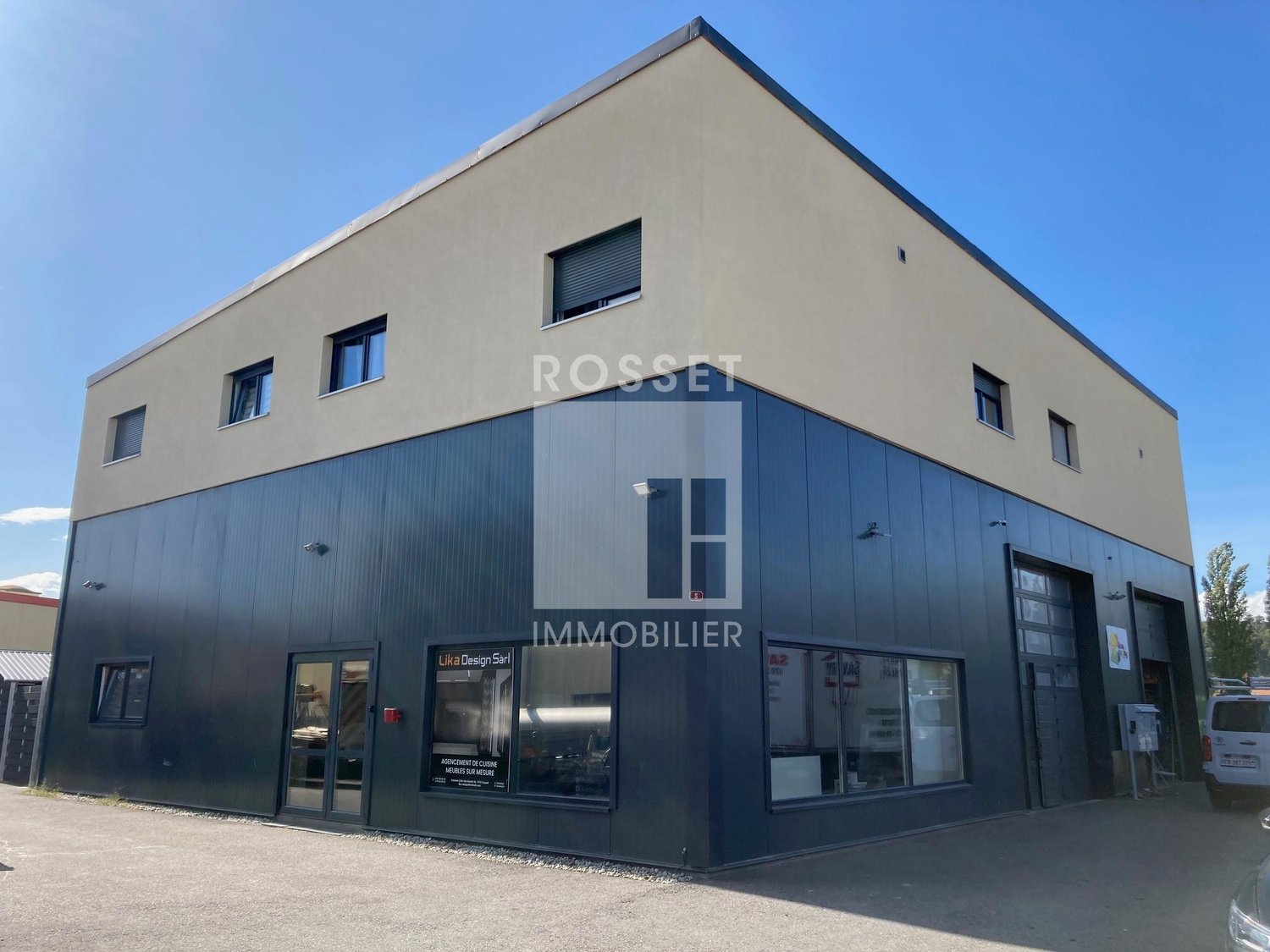100m² shop