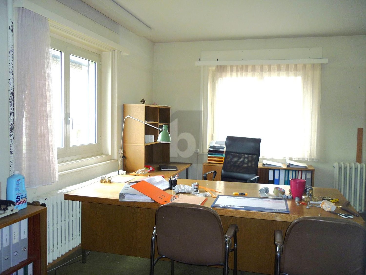 71m² office, photo 1 sur 2