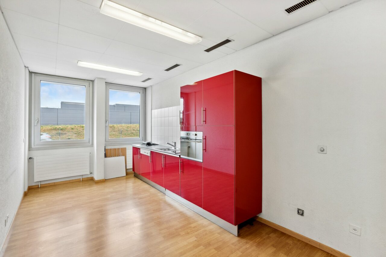 160m² office, photo 2 sur 3