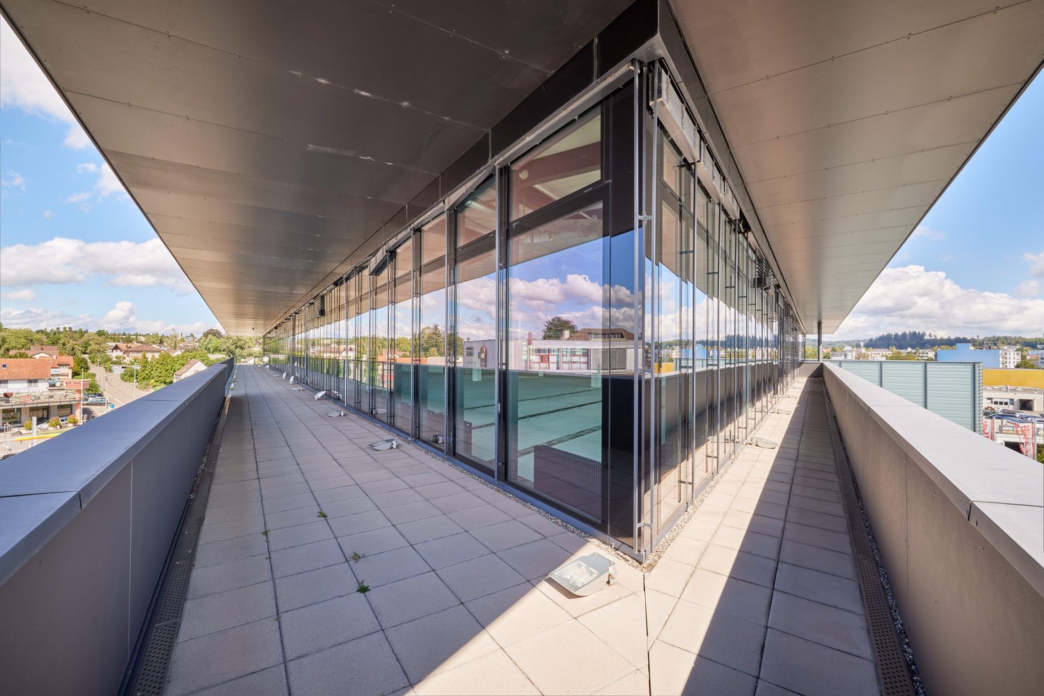 1021m² commercial