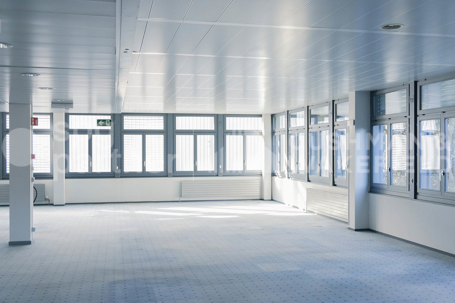 2800m² office