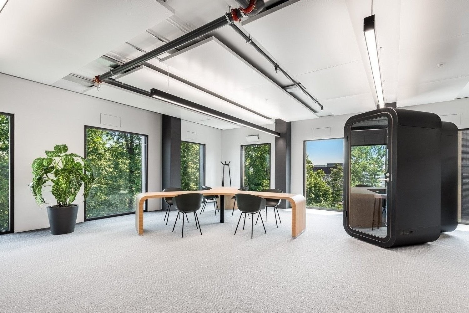346m² bureau, photo 1 sur 10