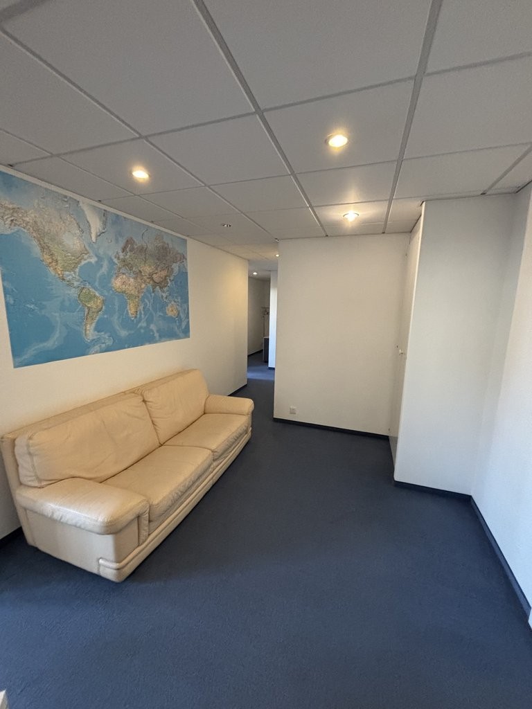 222m² office