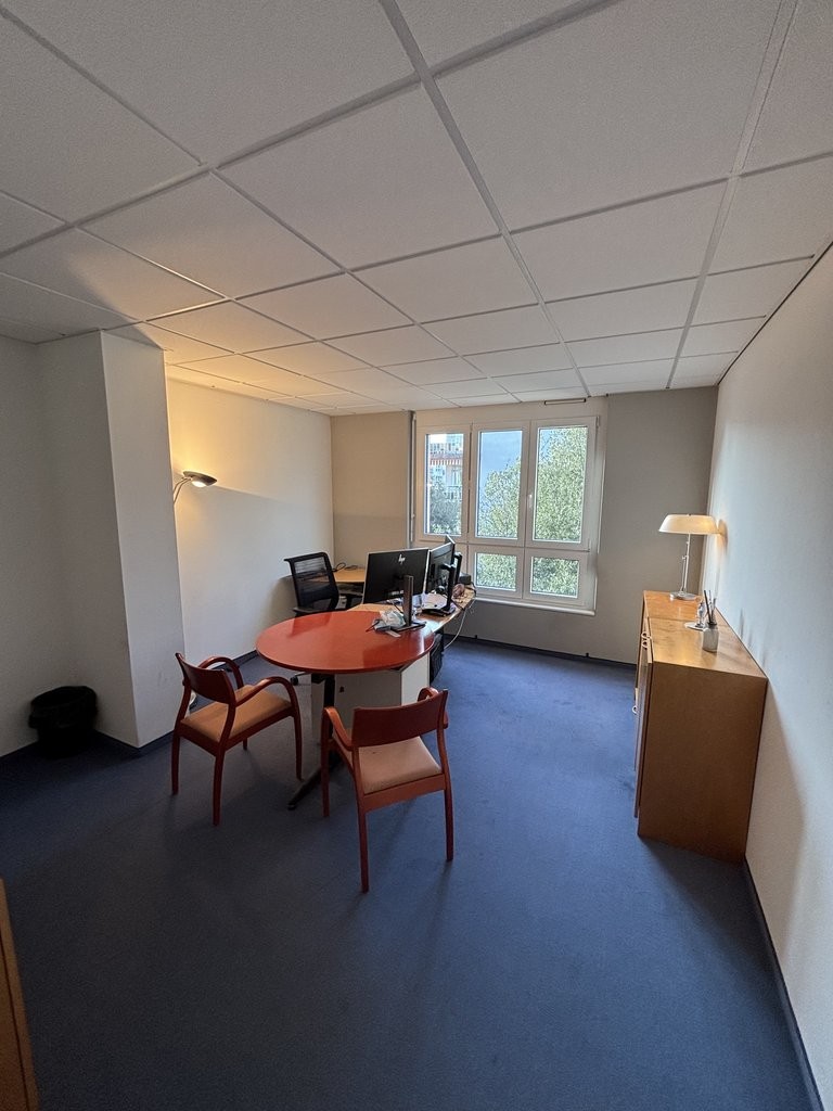 222m² office