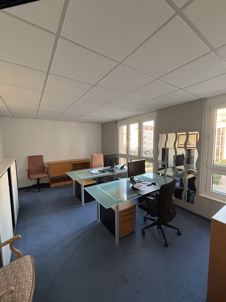 222m² office