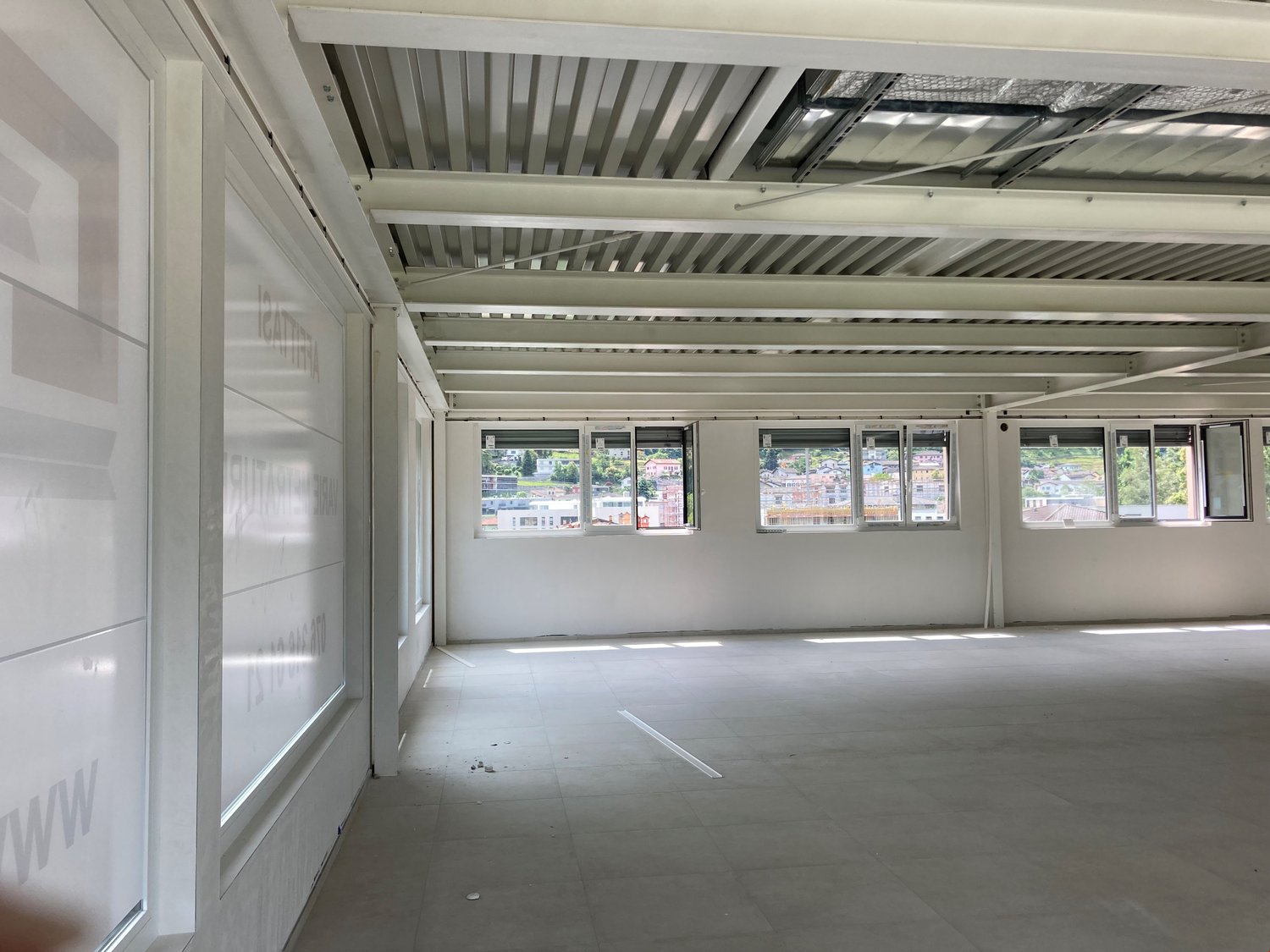 Grand magasin de 242m², photo 5 sur 10