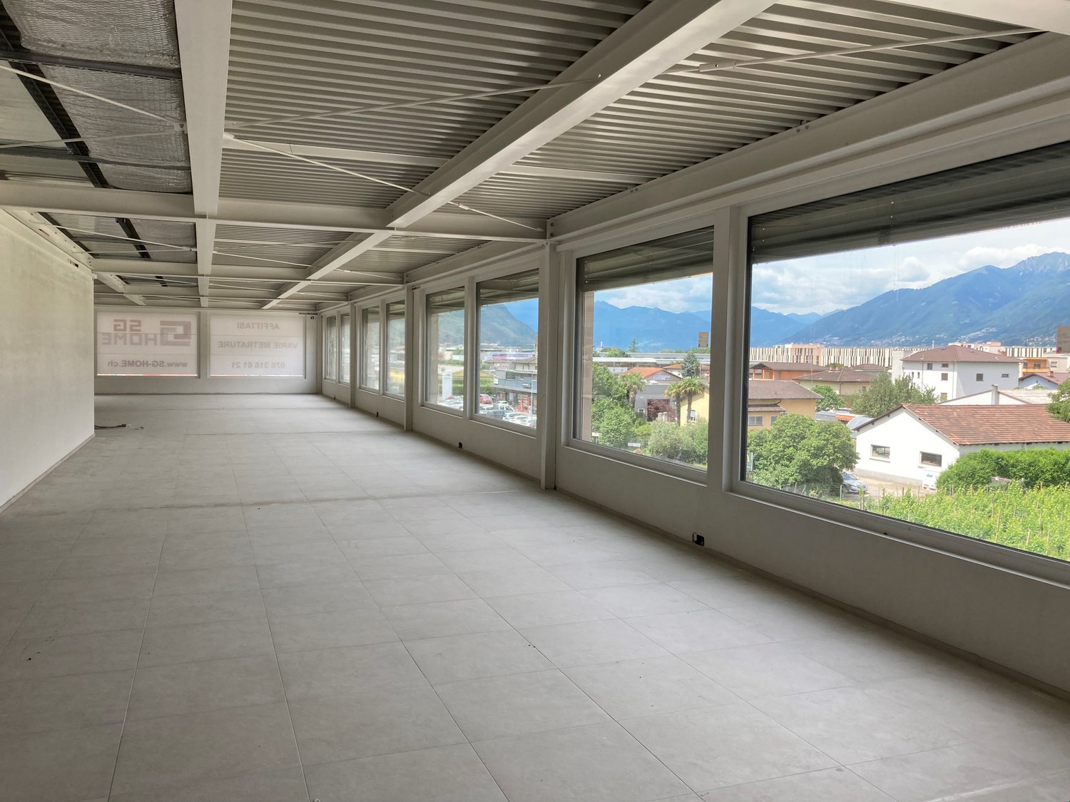Grand magasin de 242m², photo 7 sur 10